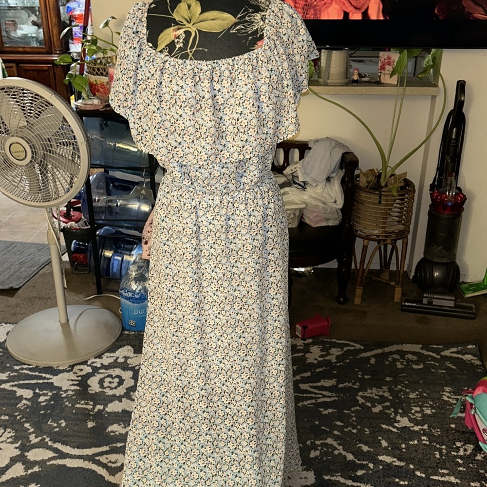 Off the shoulder maxi dress by boohoo in blue floral sz 22 - Picture 3 of 11